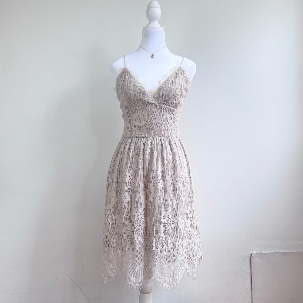 Elegant Lace Spaghetti Strap Dress in Cream